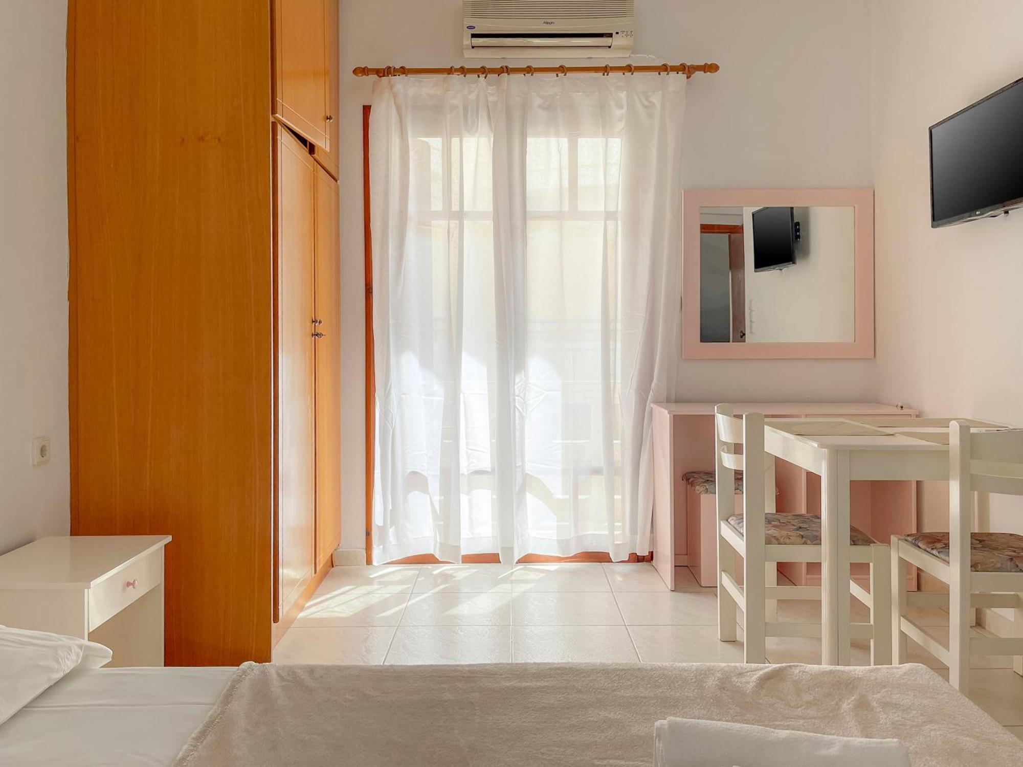 Captain Michalis Apartments Galatás Habitación foto